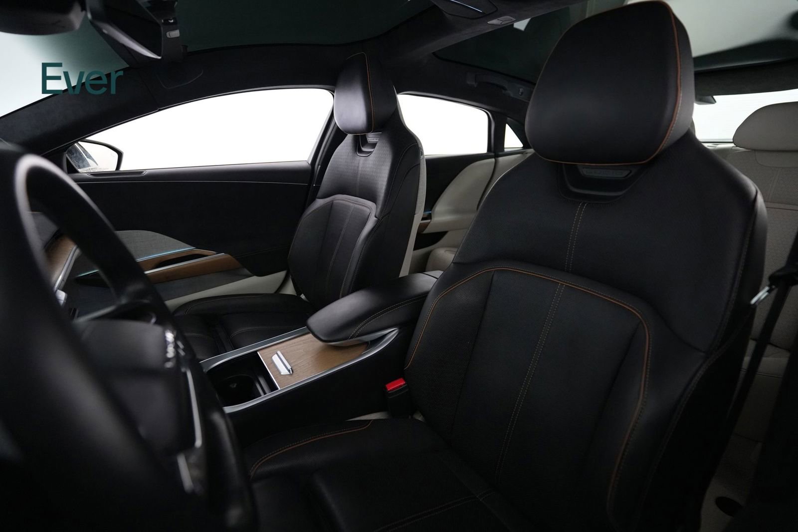 Used 2023 Lucid Air Grand Touring image 4