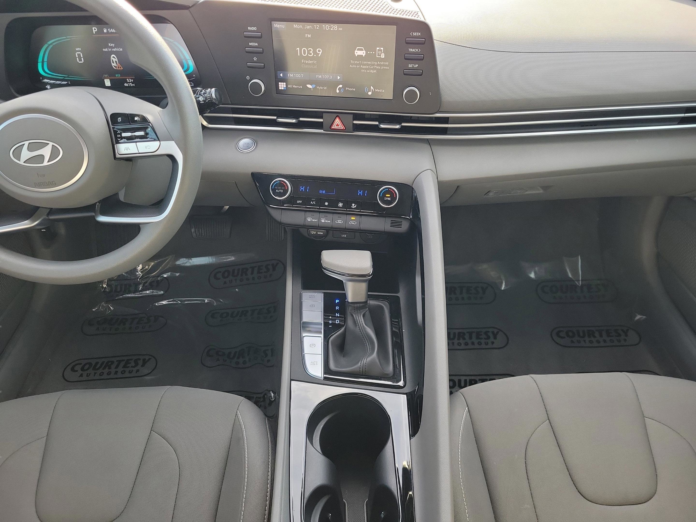 Used 2025 Hyundai Elantra Blue image 11