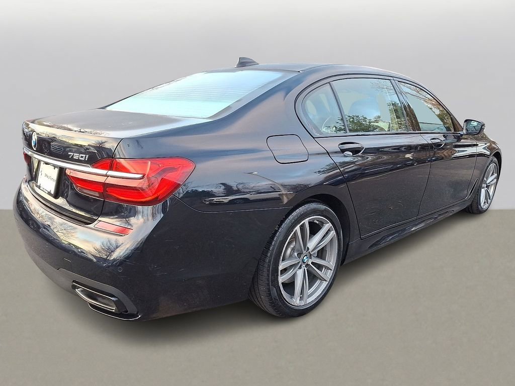 Used 2019 BMW 750i xDrive w/ Executive Package AWD/4WD image 4