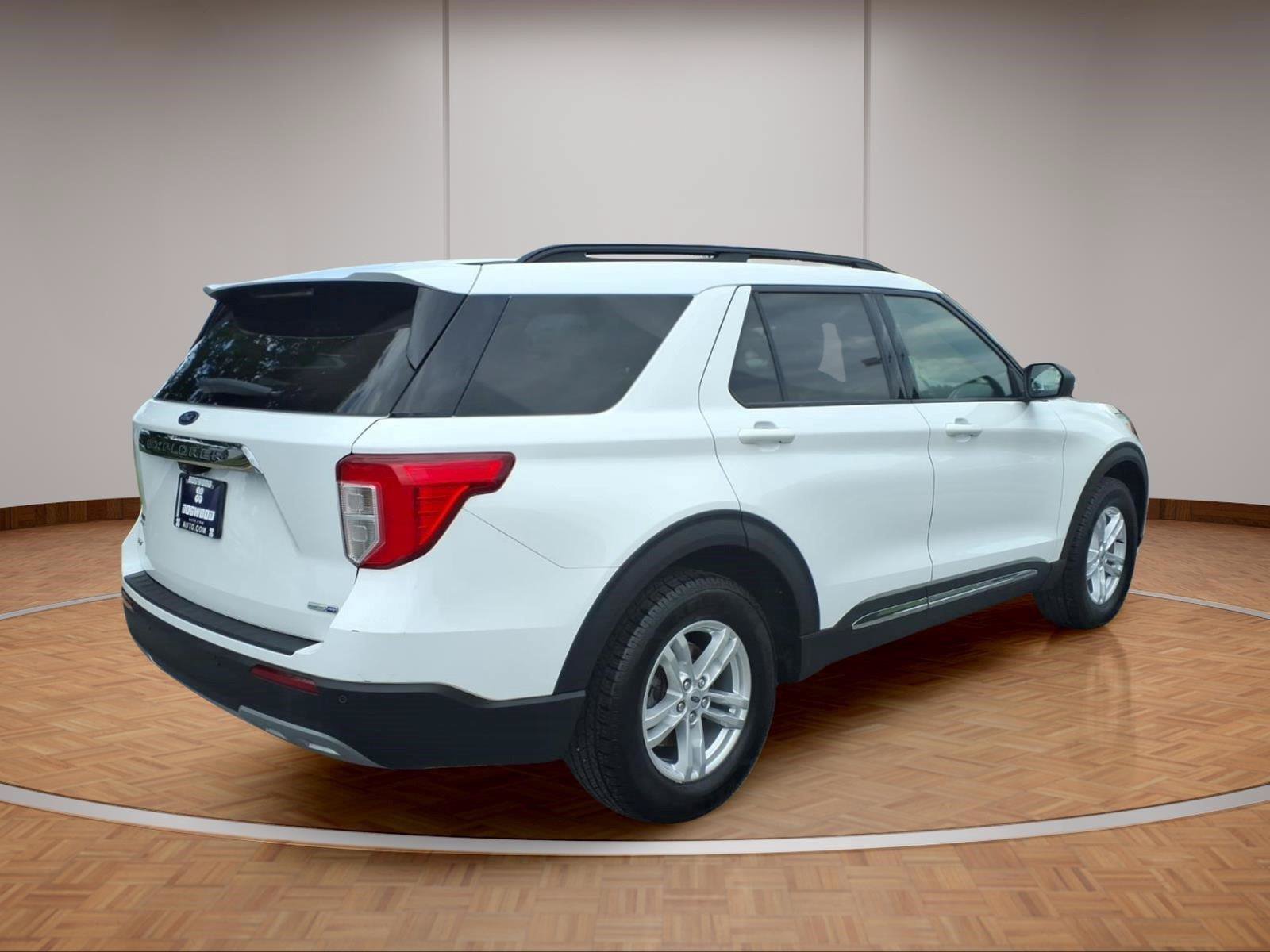Used 2020 Ford Explorer XLT w/ Equipment Group 202A AWD/4WD image 6