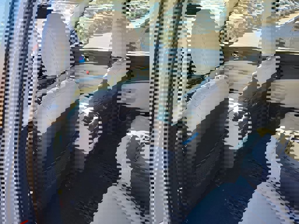 New 2026 Kia Carnival EX FWD image 17