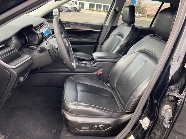Used 2023 Jeep Grand Cherokee Limited AWD/4WD image 15