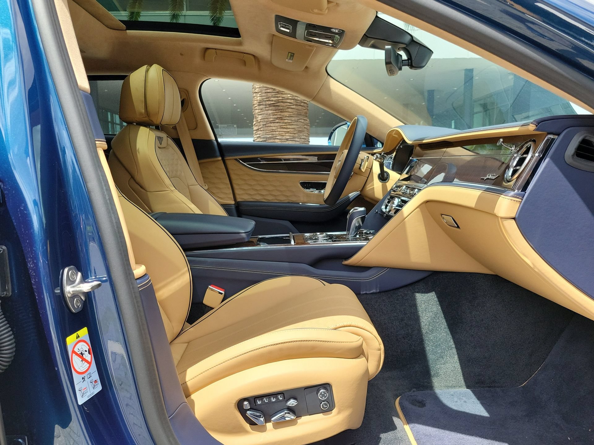 Used 2025 Bentley Flying Spur Plug-In Hybrid AWD/4WD image 24