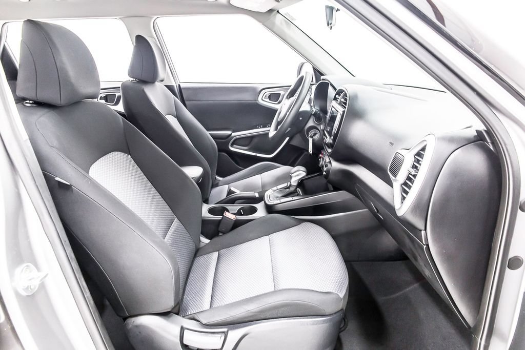 Used 2023 Kia Soul LX FWD image 31