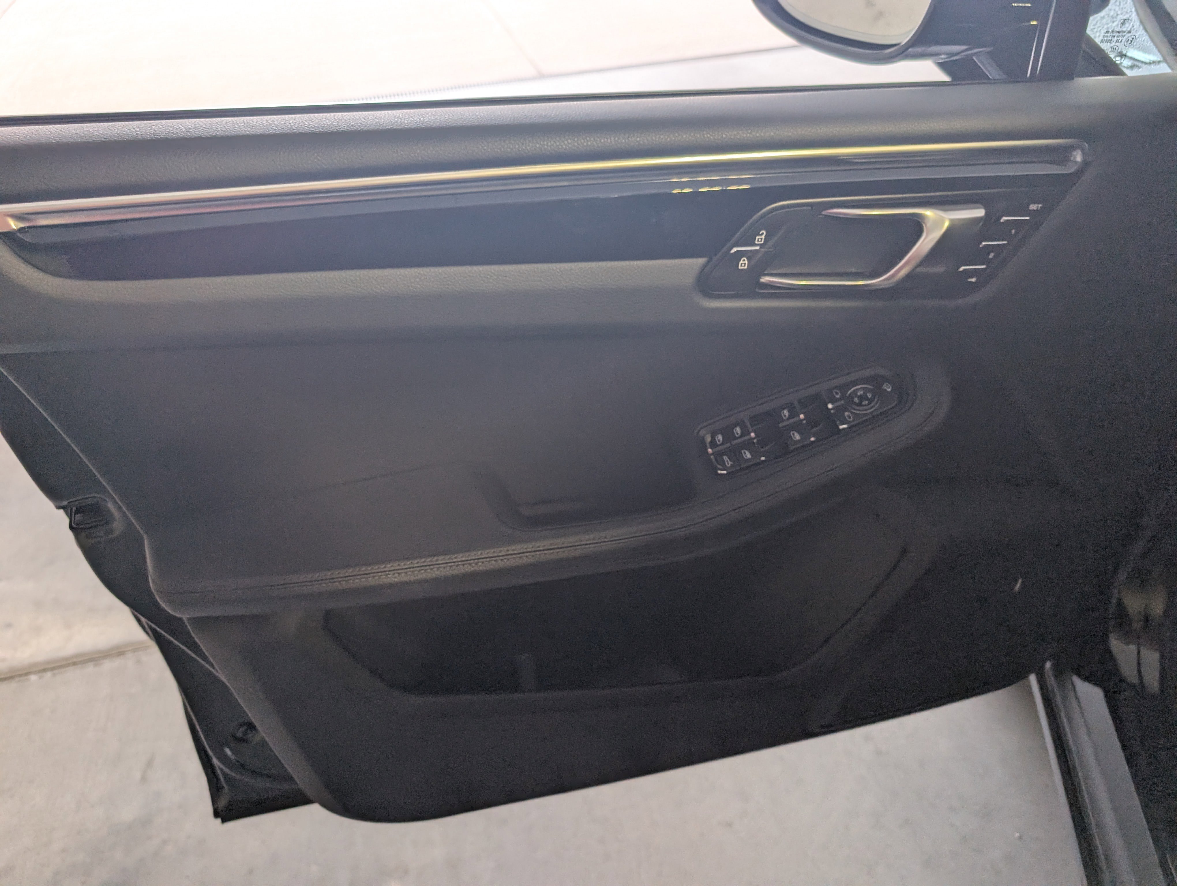 Used 2025 Porsche Macan image 28