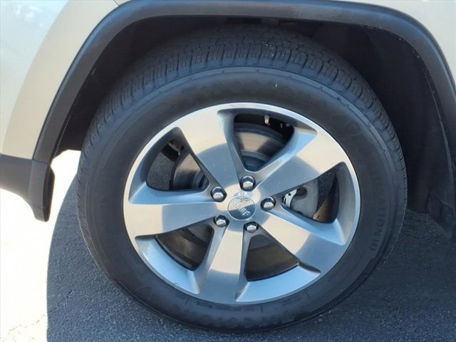 Used 2014 Jeep Grand Cherokee Limited w/ Trailer Tow Group IV image 33