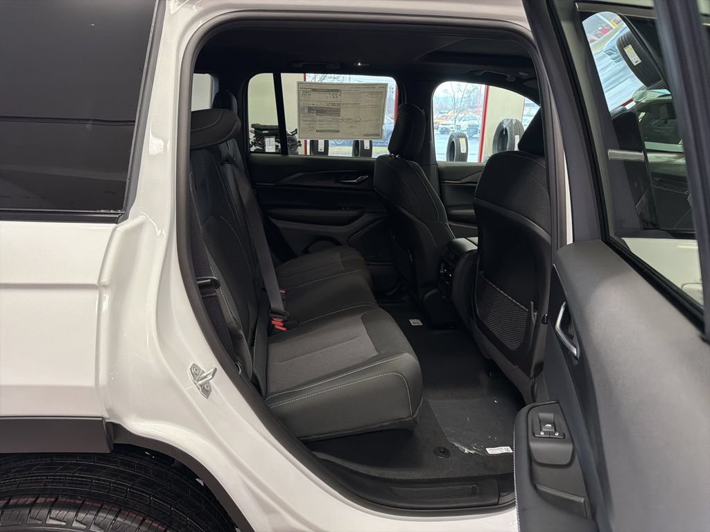 New 2025 Jeep Grand Cherokee Laredo X w/ Luxury Tech Group I AWD/4WD image 28