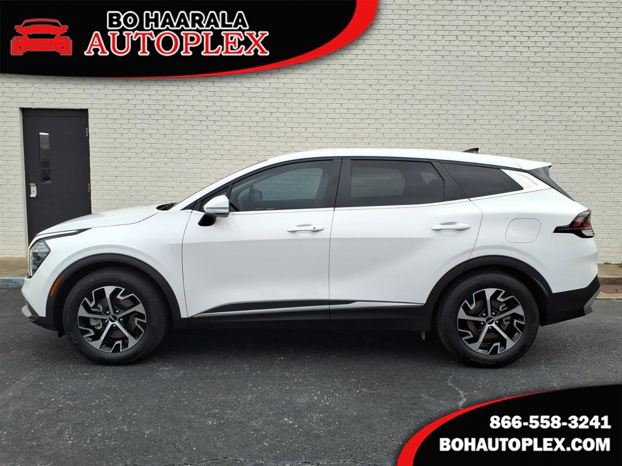 Used 2024 Kia Sportage EX image 1