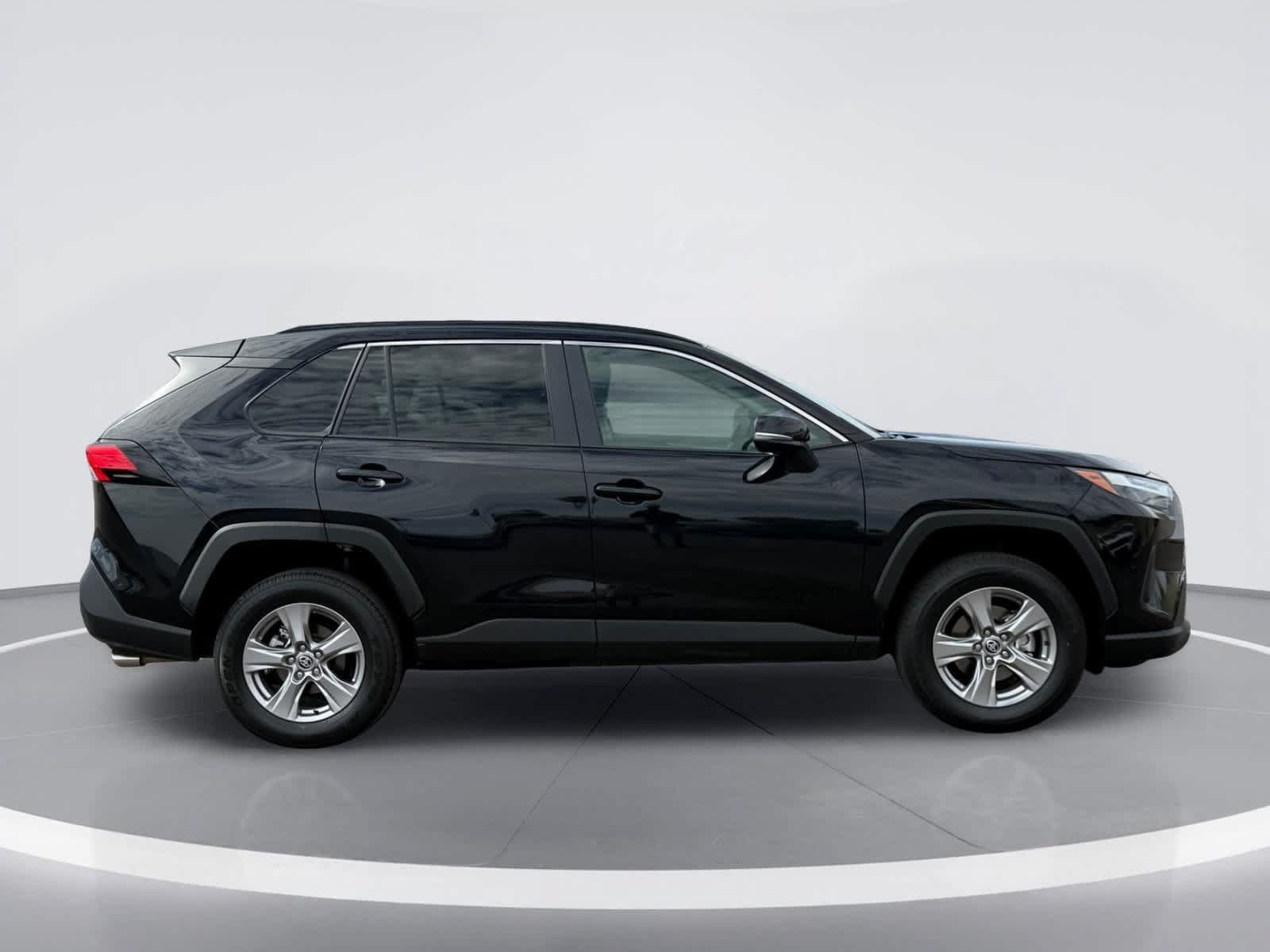 Used 2025 Toyota RAV4 XLE FWD image 10