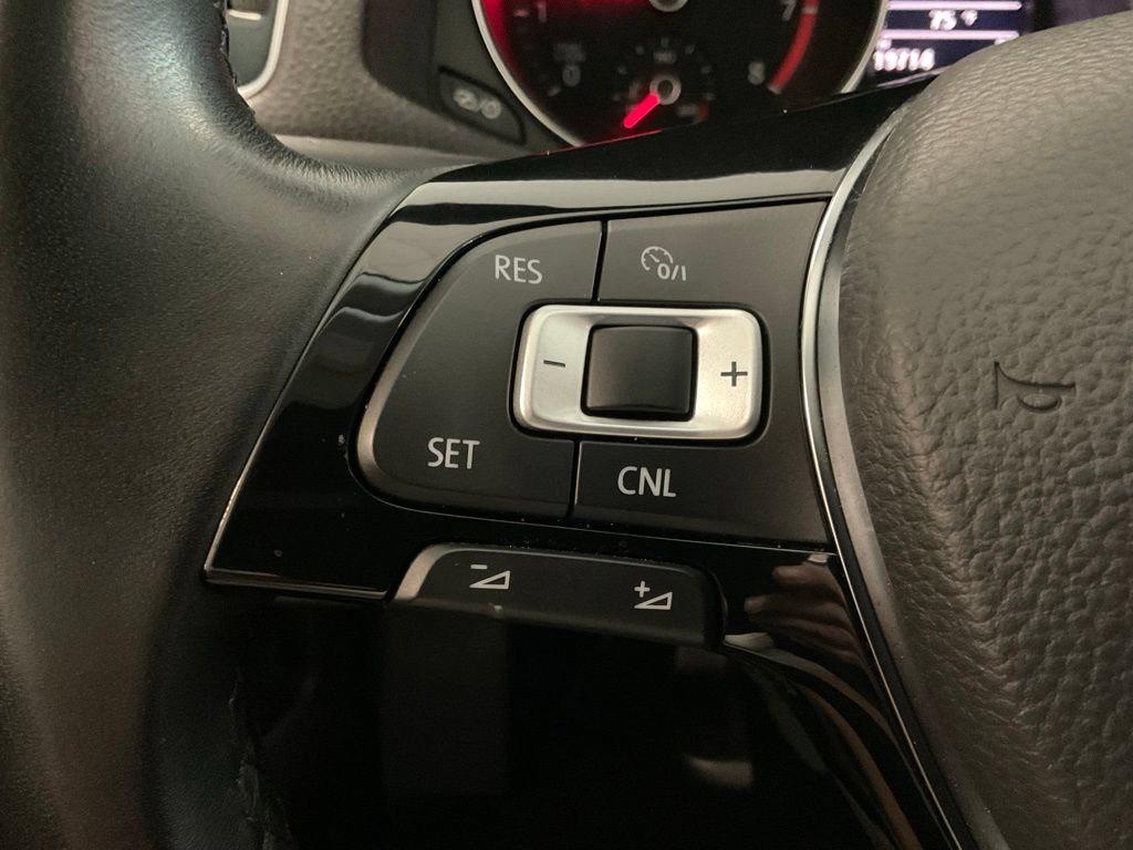 Used 2017 Volkswagen Passat 1.8T SE FWD image 12