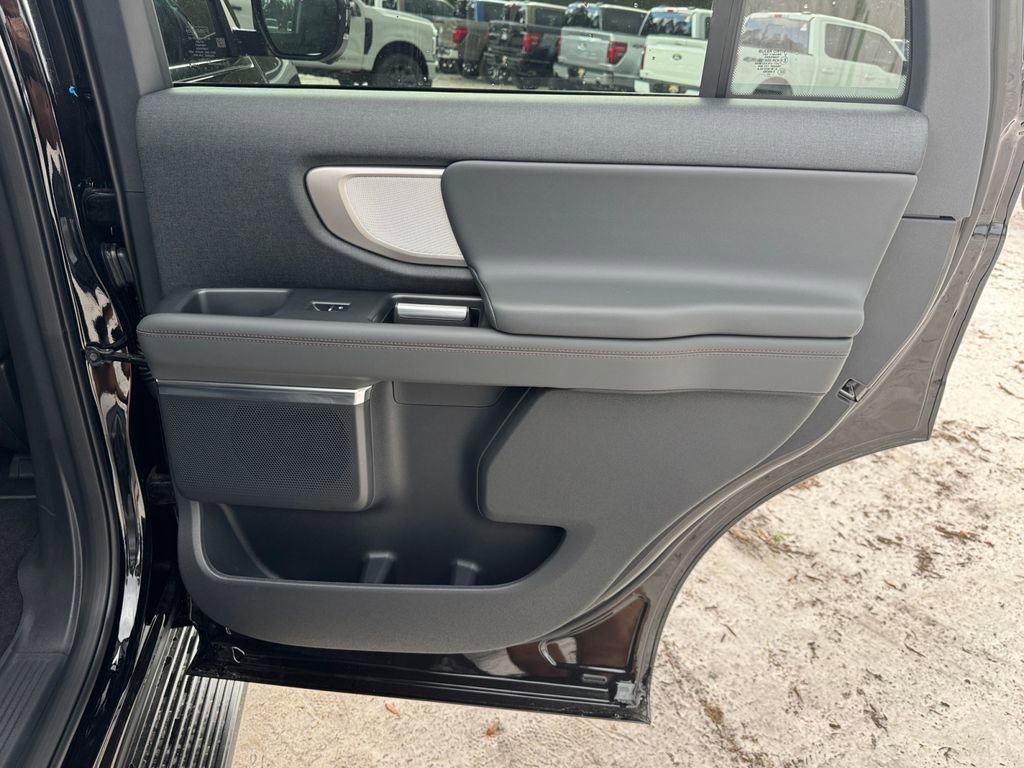 New 2025 Ford Expedition Active image 21
