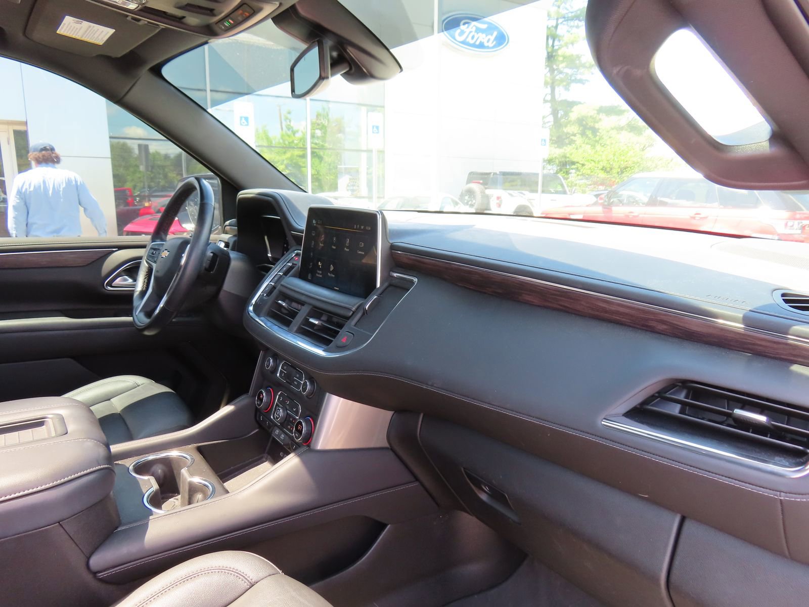 Used 2022 Chevrolet Tahoe LT w/ Luxury Package AWD/4WD image 17