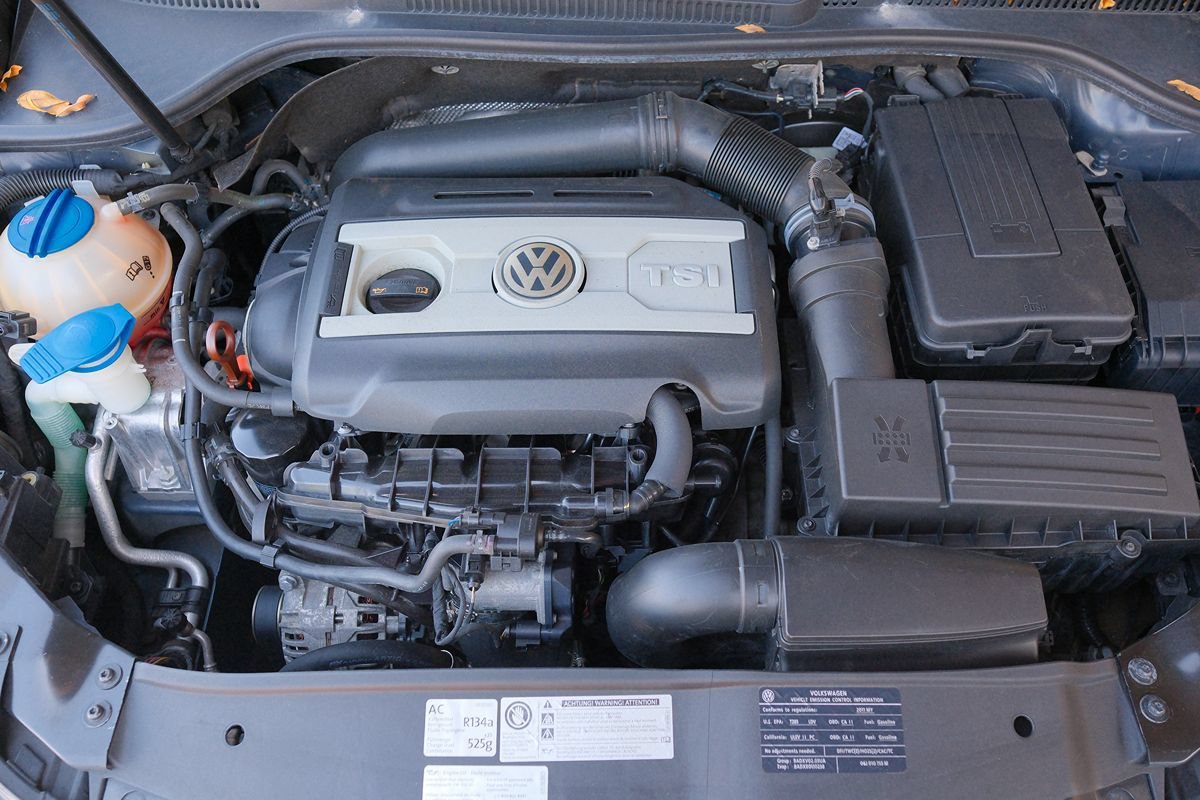 Used 2011 Volkswagen GTI 4-Door FWD image 9
