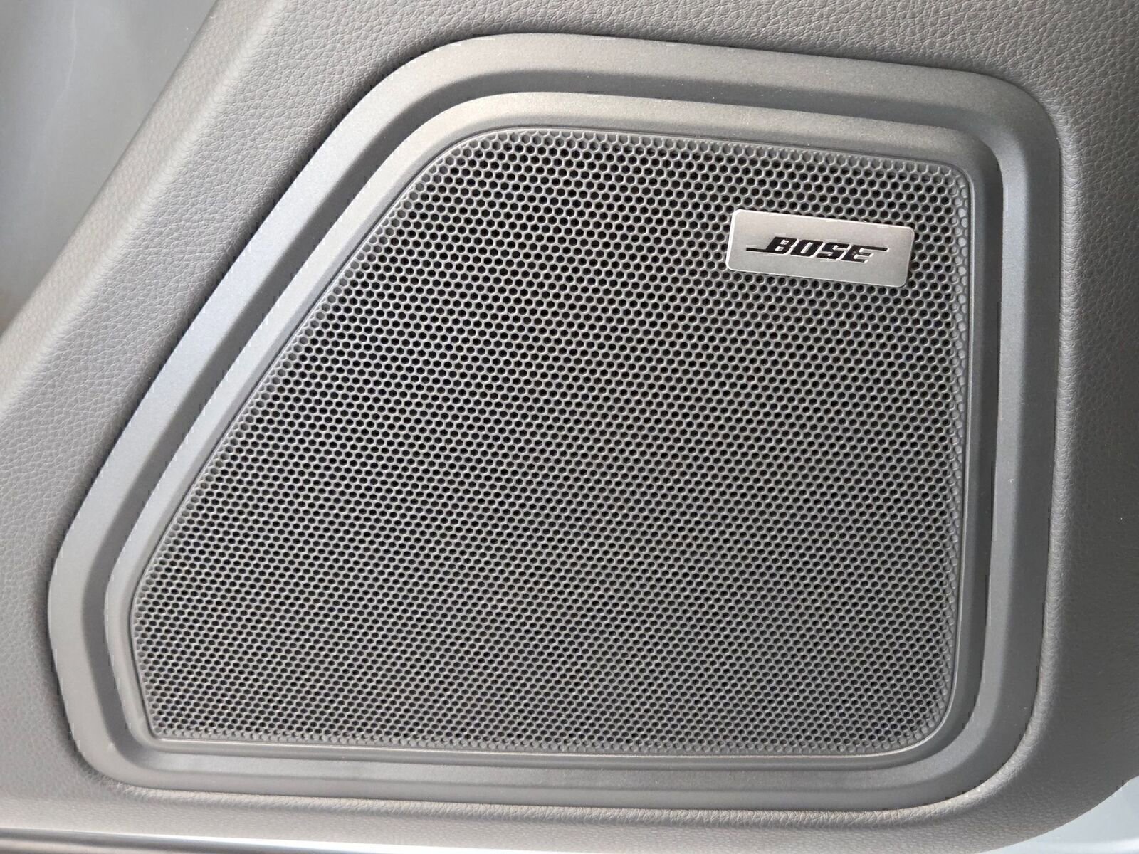 Certified 2026 Porsche Macan image 16