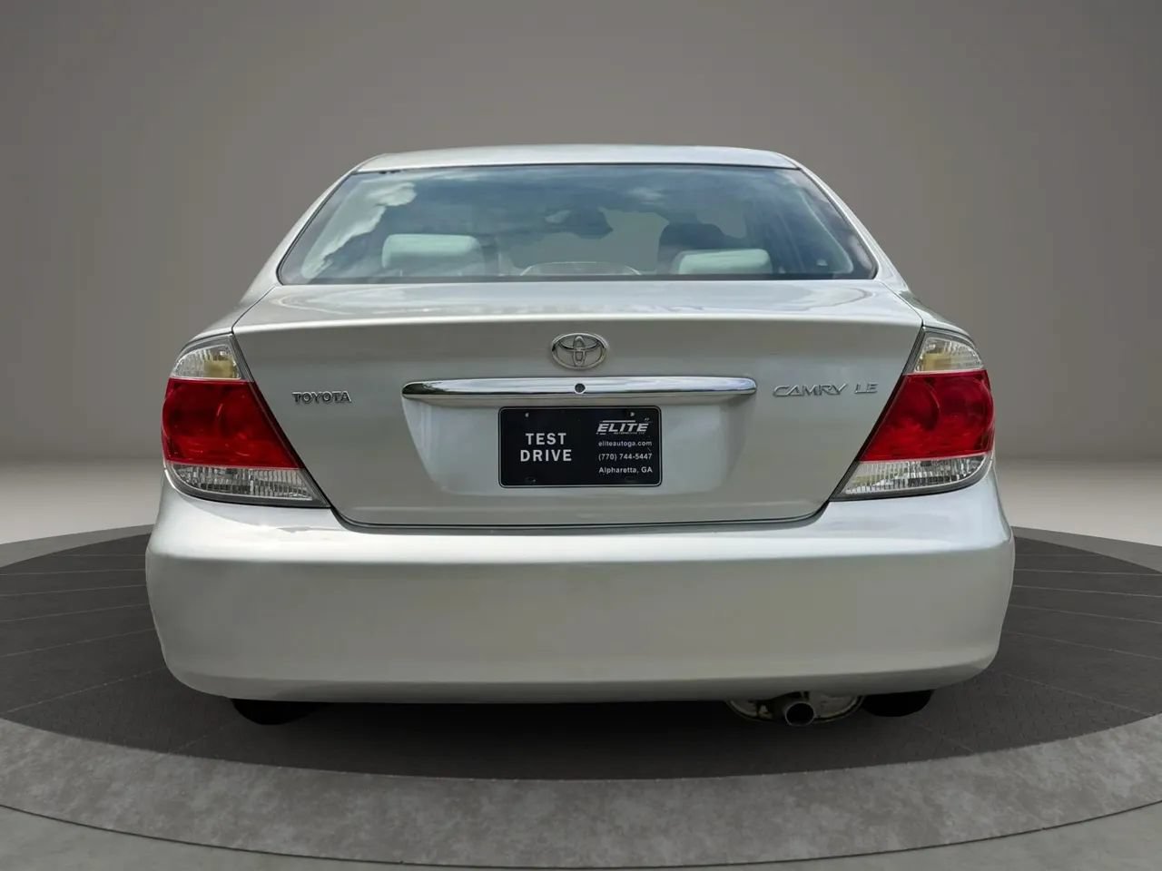 Used 2005 Toyota Camry LE FWD image 5