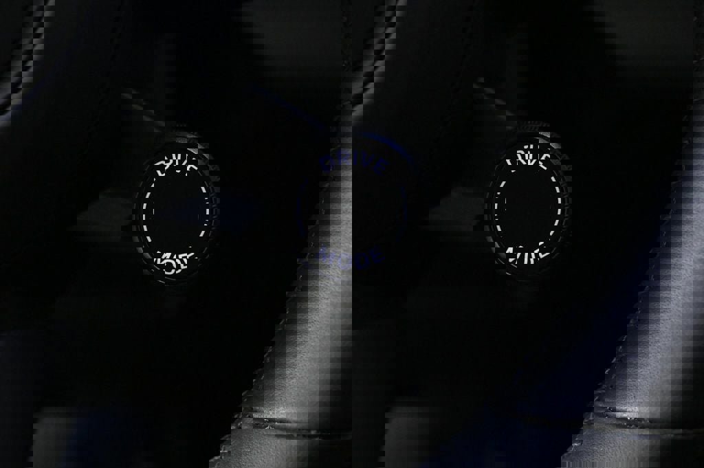 Certified 2025 Porsche Macan Electric image 23