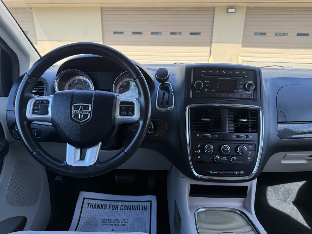 Used 2016 Dodge Grand Caravan SXT w/ UConnect Hands-Free Group image 15