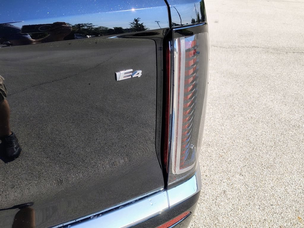 New 2027 Cadillac Vistiq Premium Luxury w/ LPO, Floor Liner Package AWD/4WD image 15