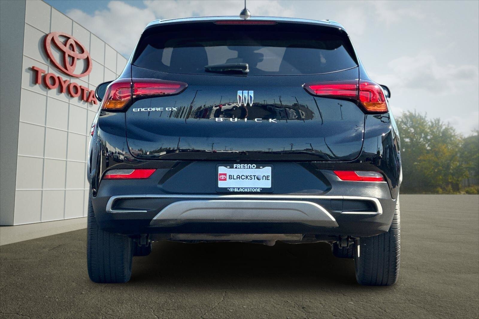 Used 2024 Buick Encore GX Preferred FWD image 4