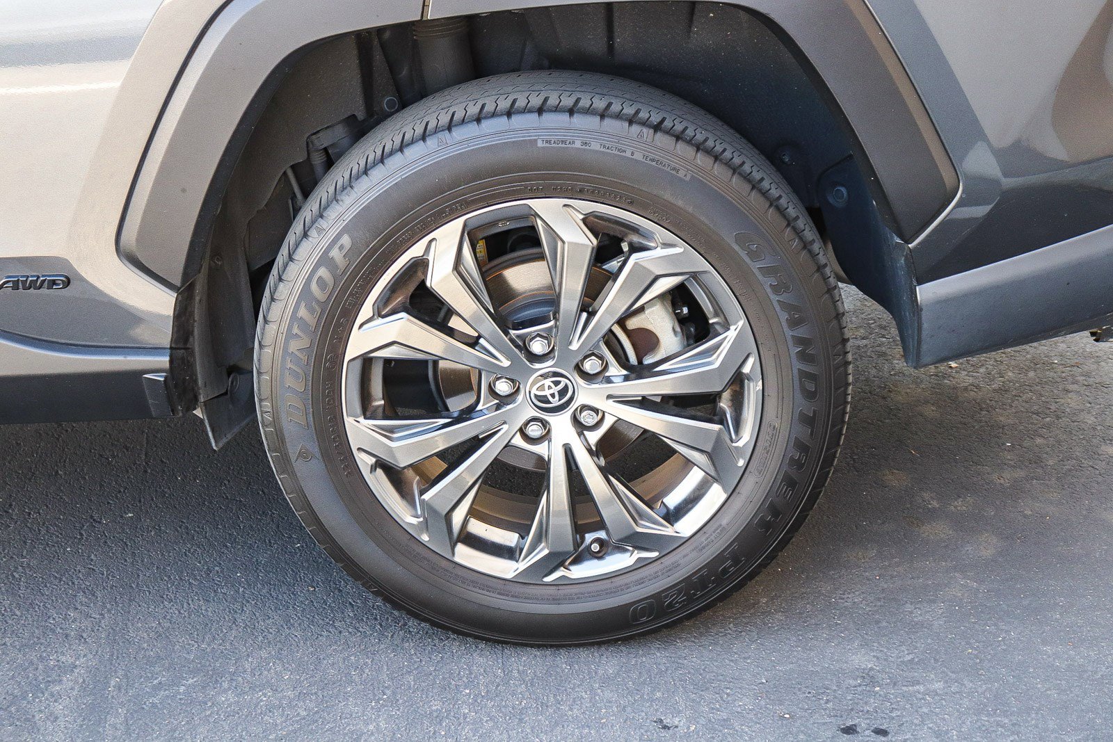 Used 2023 Toyota RAV4 XLE Premium image 16