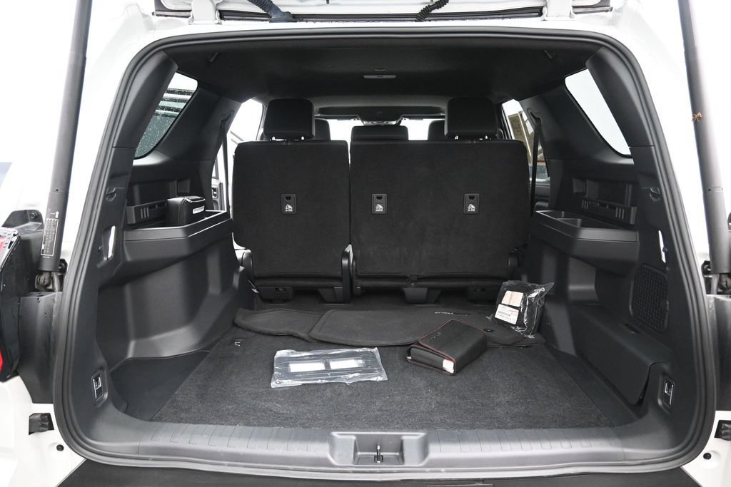 Used 2025 Toyota 4Runner Limited AWD/4WD image 33