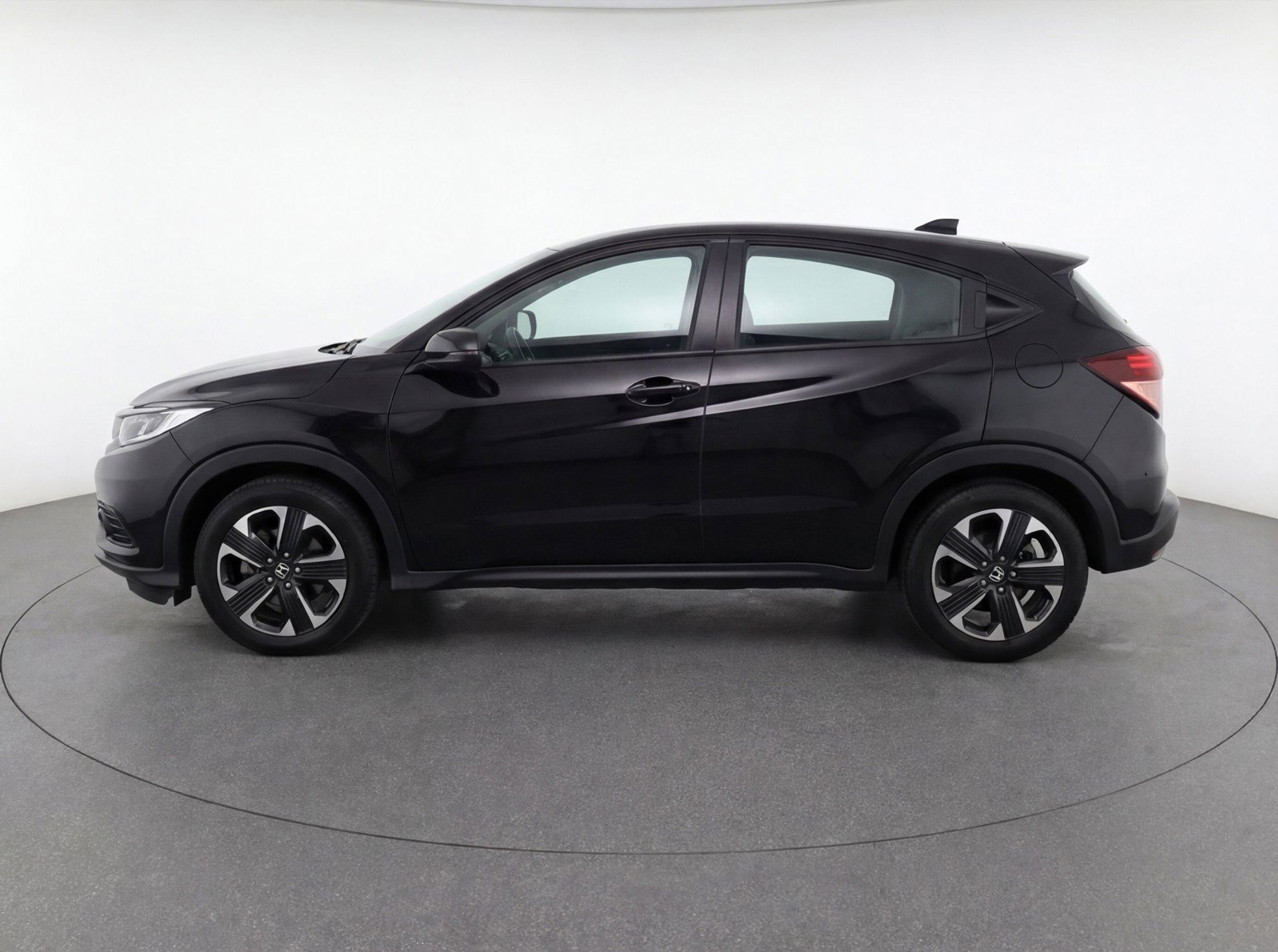 Used 2025 Nissan Kicks SV image 5