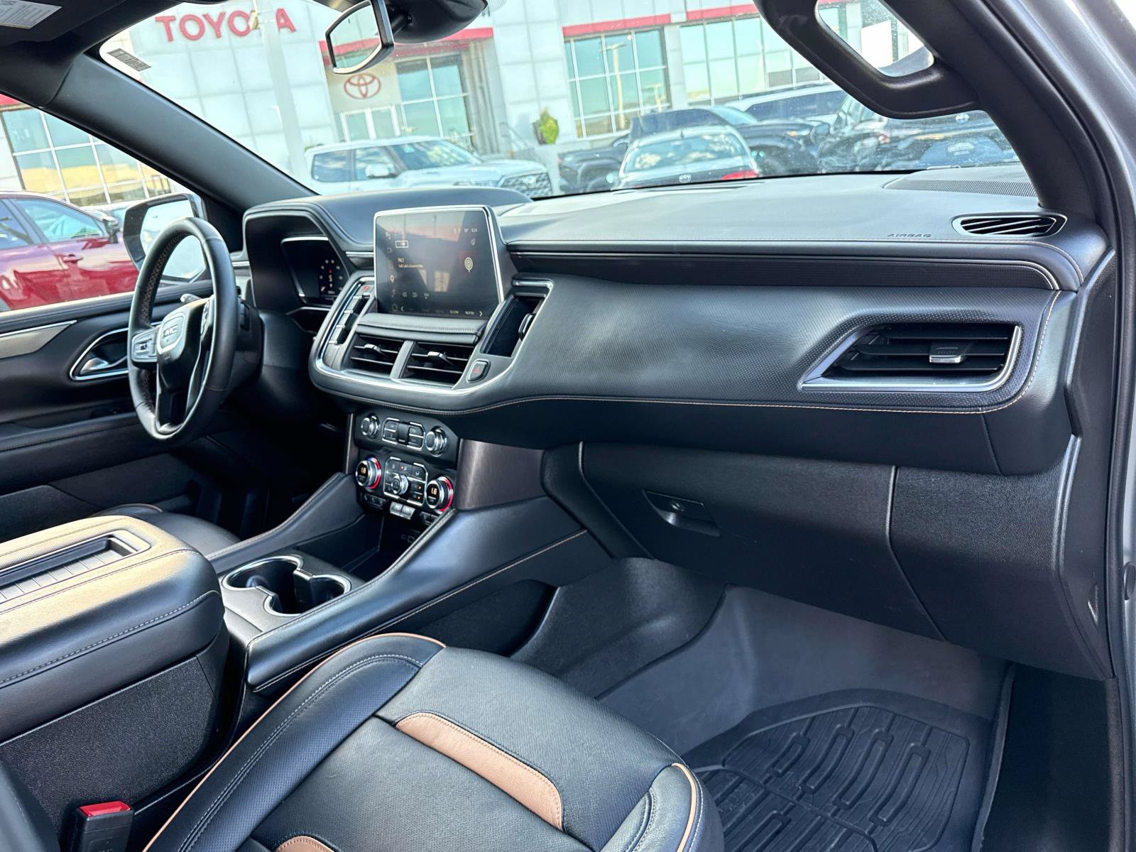 Used 2024 GMC Yukon XL AT4 w/ AT4 Premium Plus Package AWD/4WD image 21