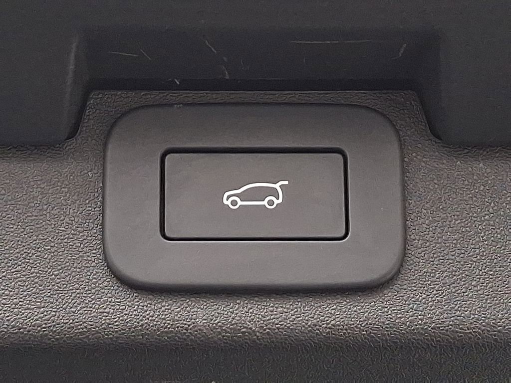 Certified 2025 Land Rover Discovery S image 28