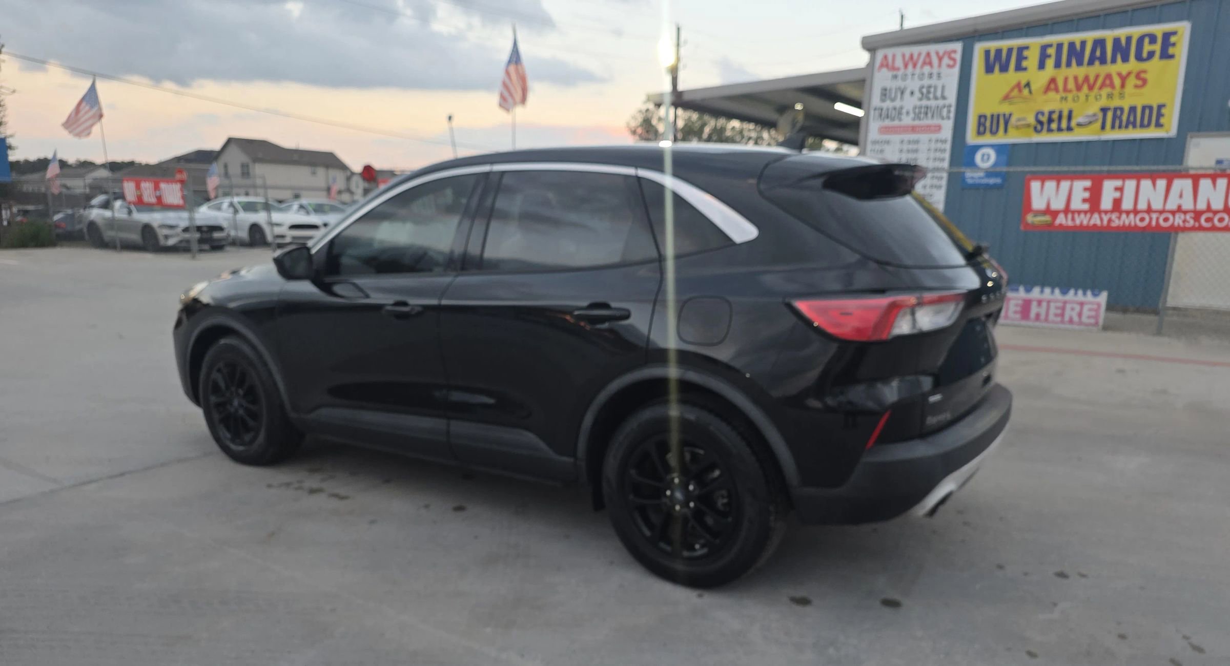 Used 2020 Ford Escape SE image 11