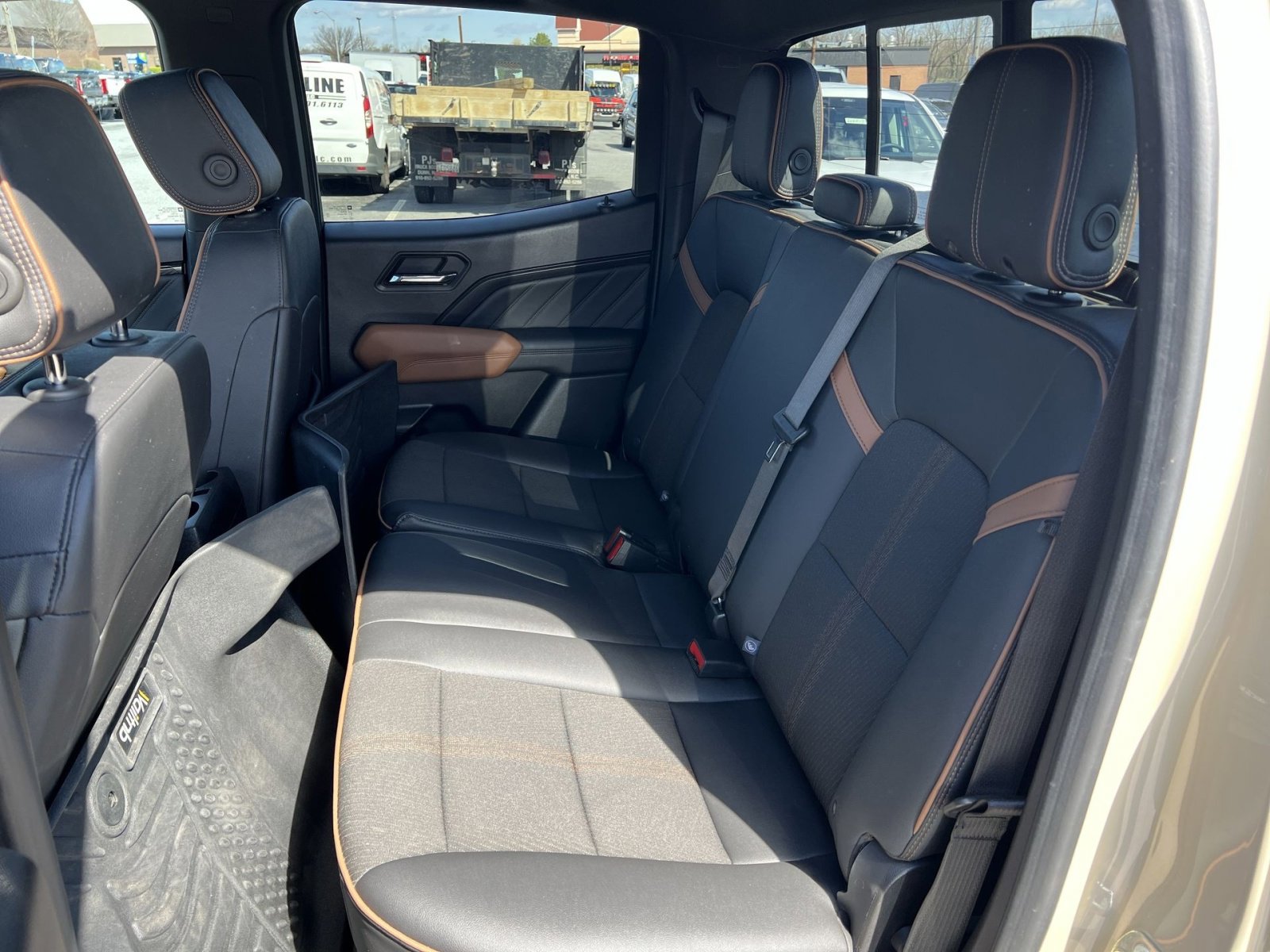 Used 2023 GMC Canyon AT4 image 25