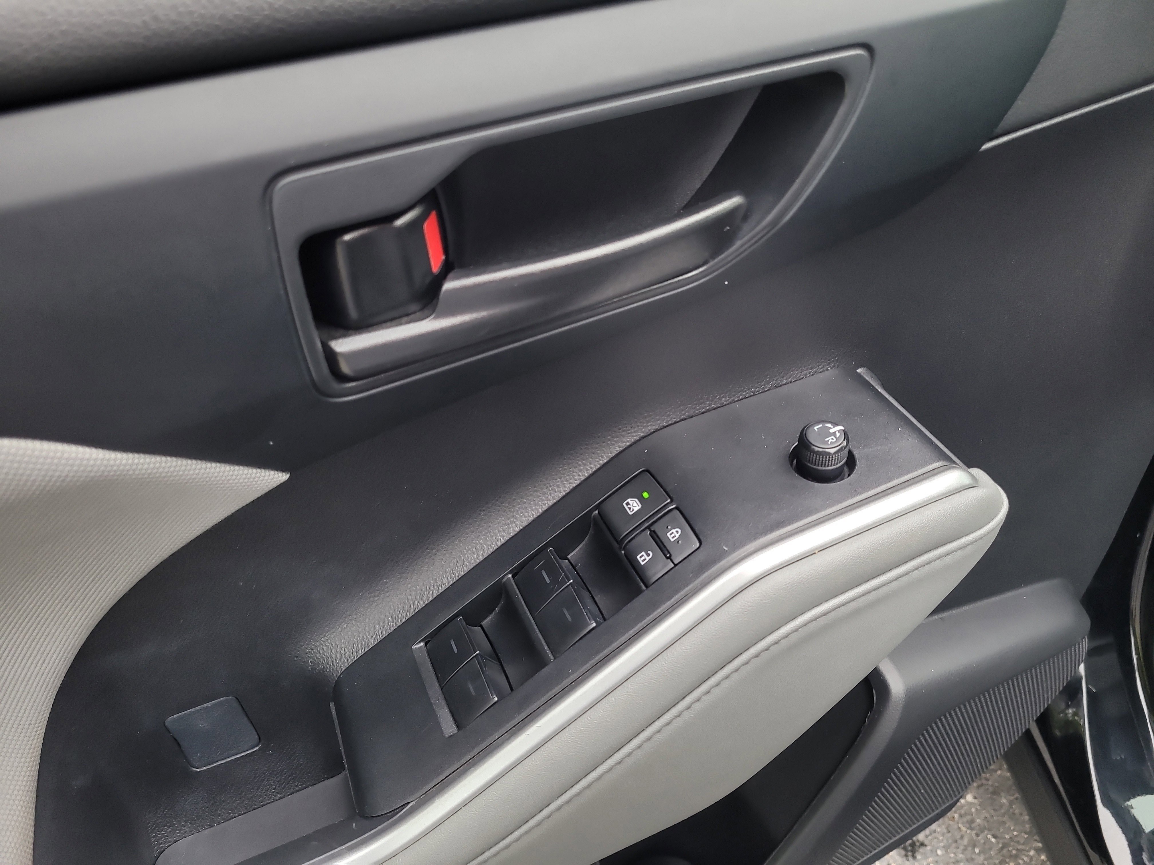 Used 2023 Toyota Highlander L FWD image 19