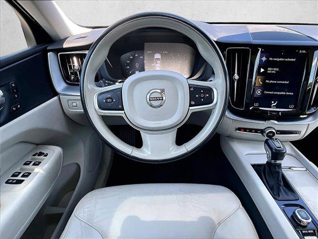 Used 2020 Volvo XC60 T5 Momentum FWD image 7