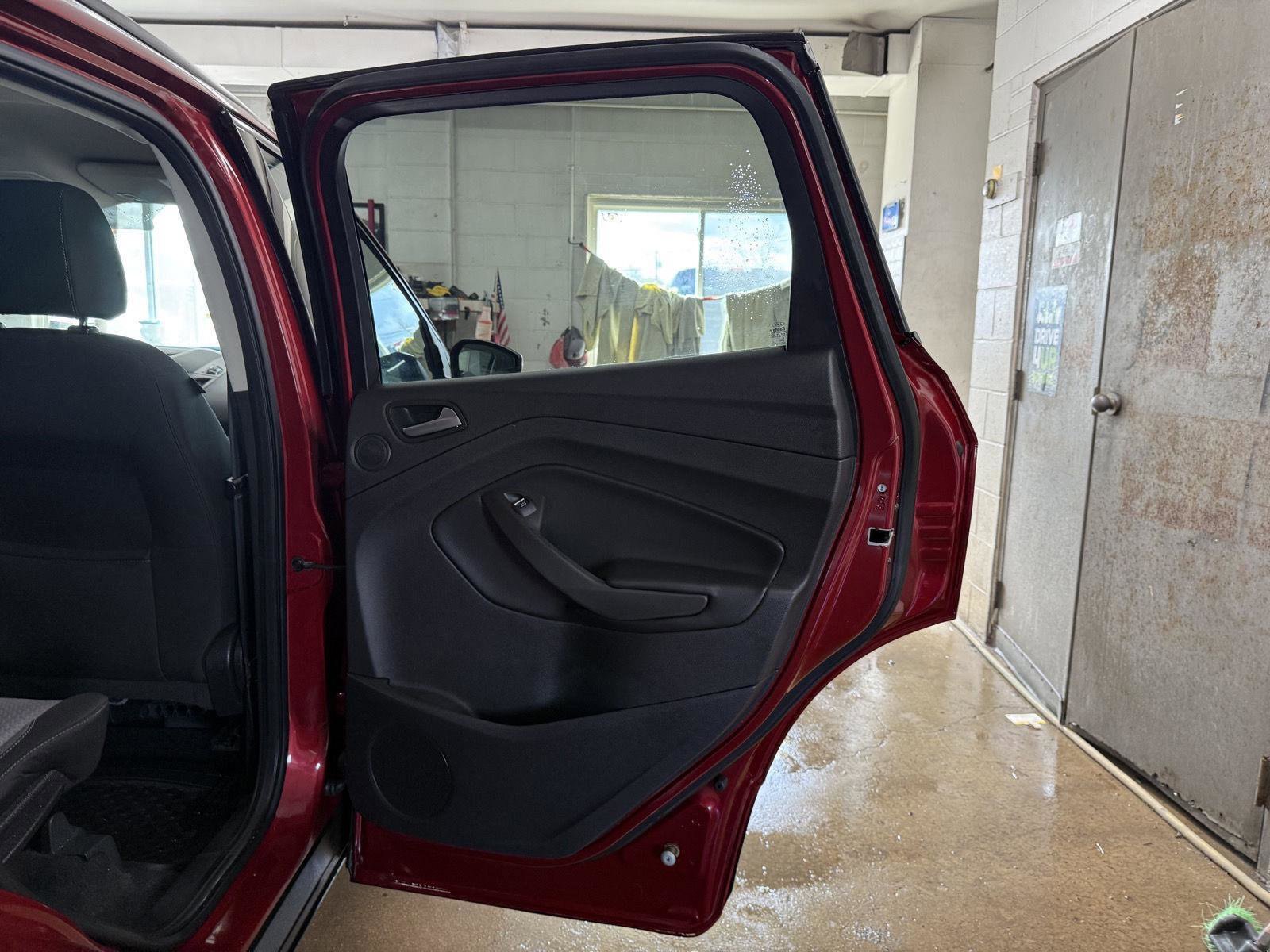 Used 2017 Ford Escape SE w/ Equipment Group 201A AWD/4WD image 25
