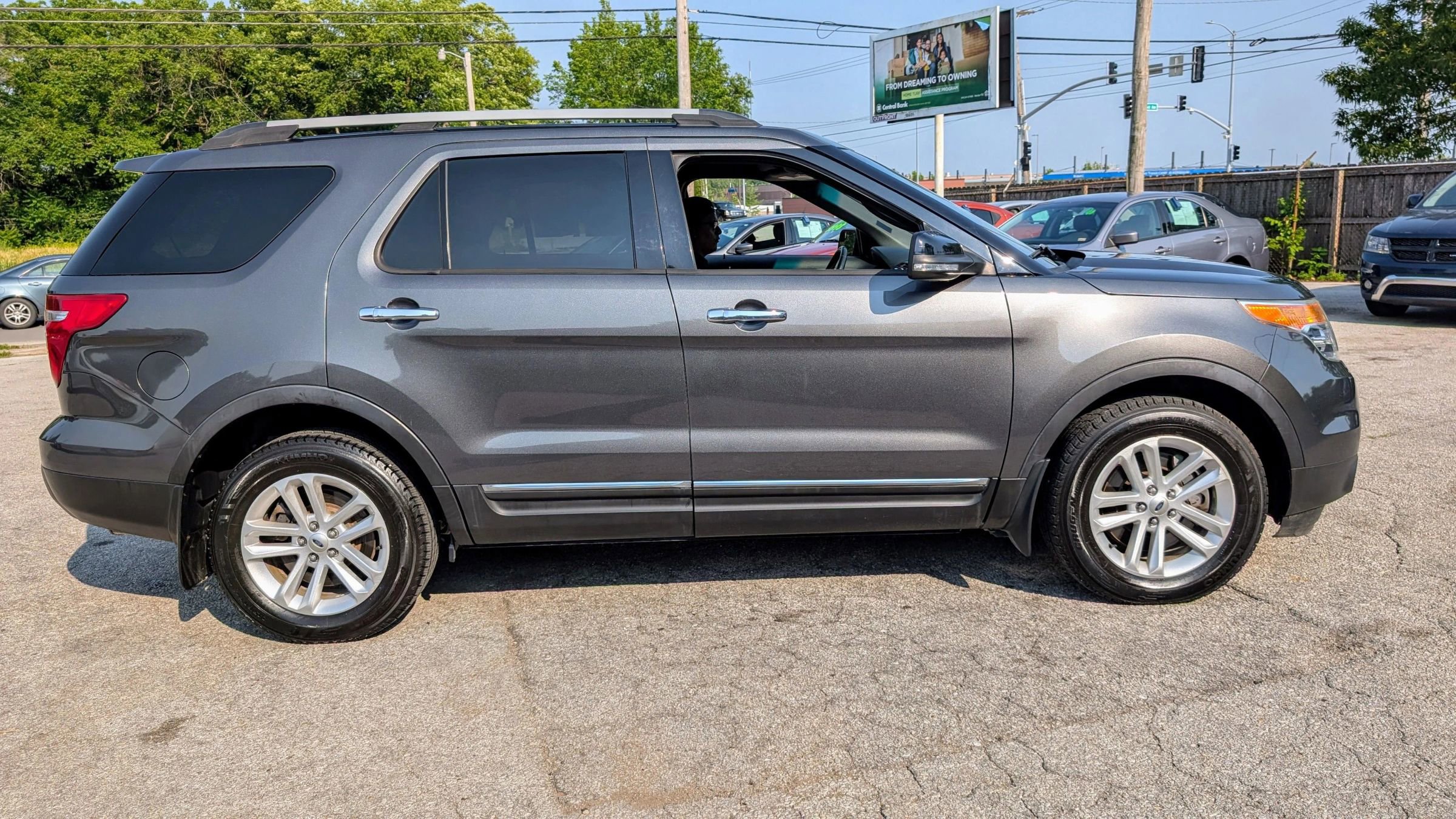 Used 2015 Ford Explorer XLT w/ Equipment Group 202A image 8