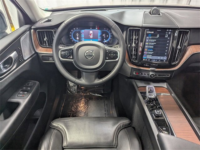 Used 2023 Volvo XC60 B5 Ultimate w/ Climate Package image 7