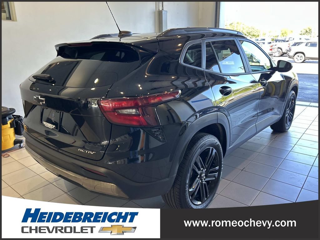 Used 2024 Chevrolet Trax ACTIV w/ Sunroof Package FWD image 4