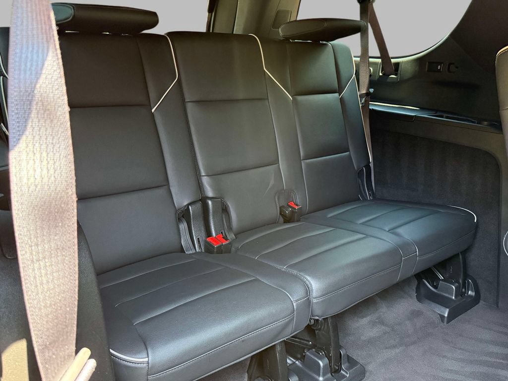 Used 2024 Cadillac Escalade ESV Sport w/ LPO, ONYX Package AWD/4WD image 17