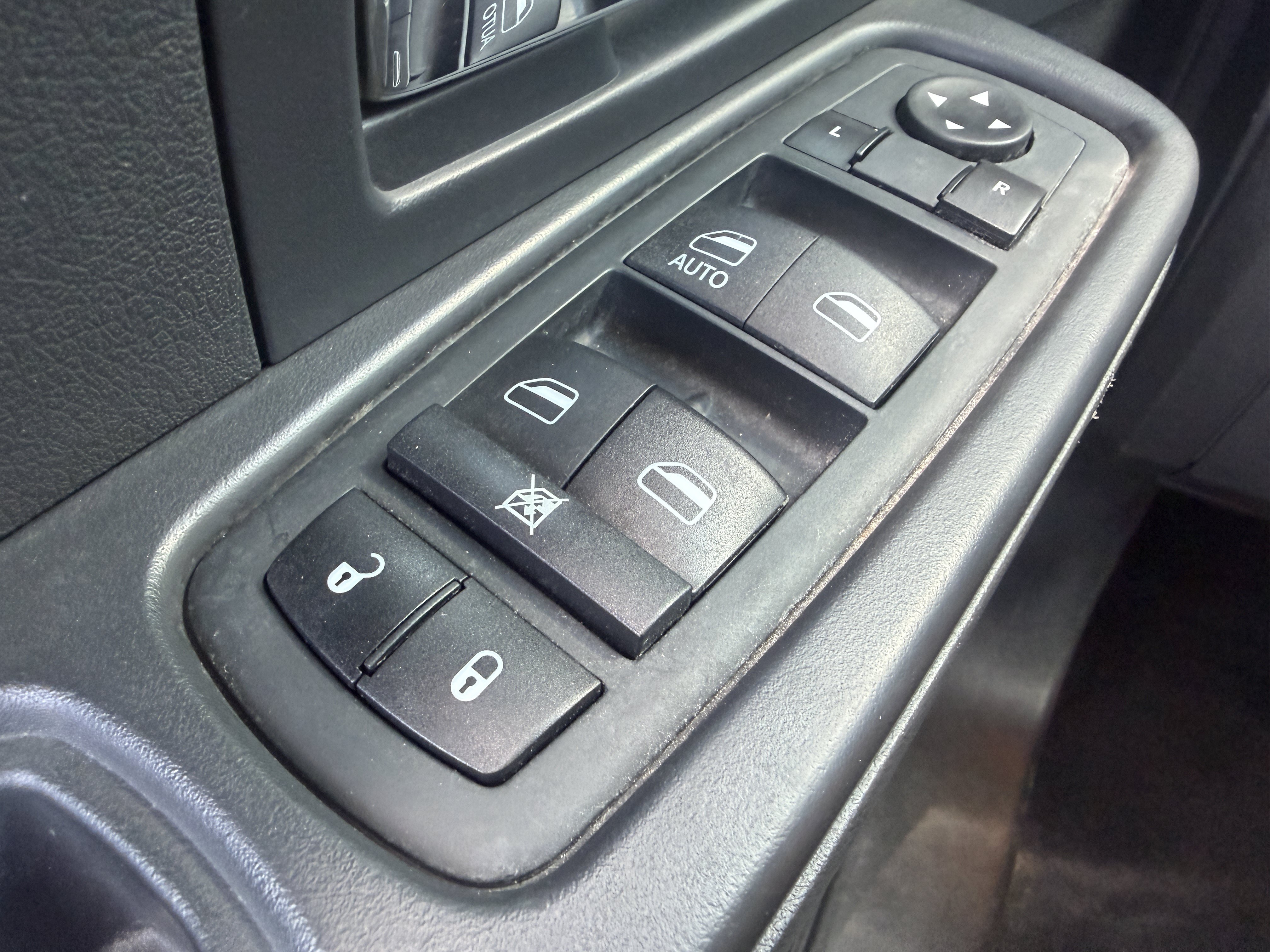 Used 2011 Jeep Liberty Sport AWD/4WD image 29