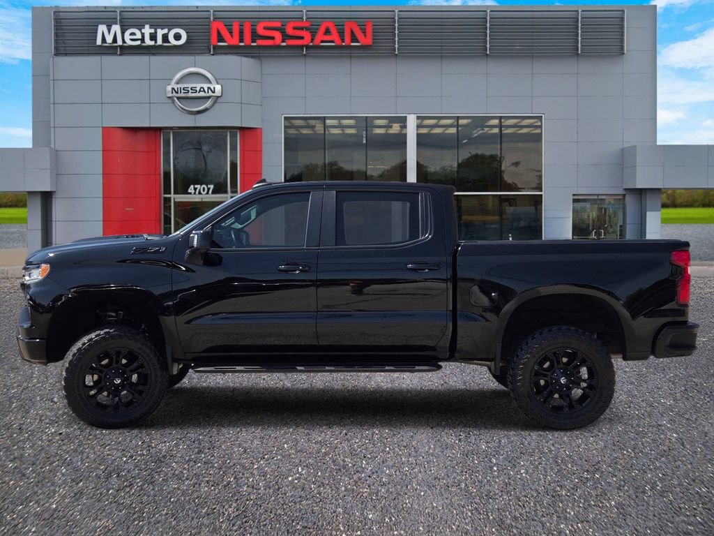 Used 2024 Chevrolet Silverado 1500 LT Trail Boss w/ LT Trail Boss Premium Package AWD/4WD image 3
