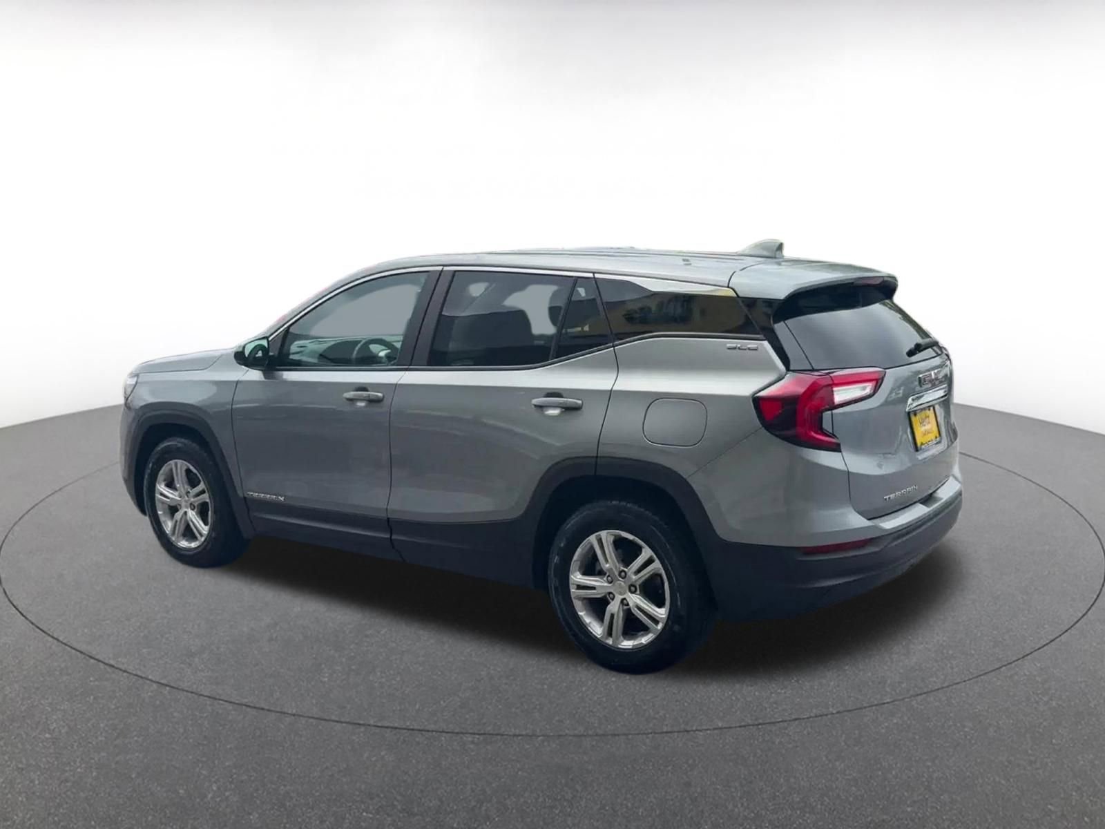 Used 2024 GMC Terrain SLE FWD image 10