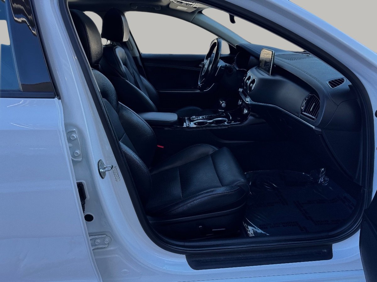 Used 2018 Kia Stinger Premium image 19