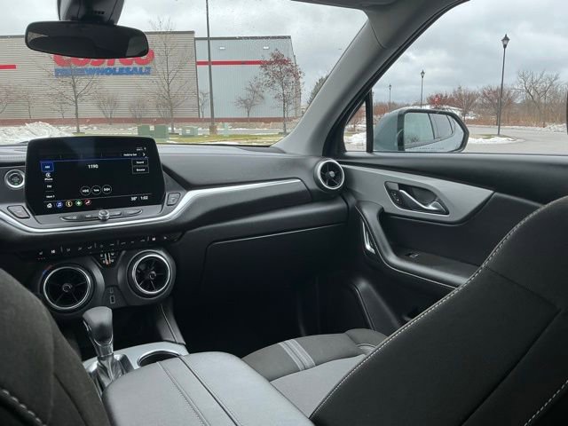 Used 2025 Chevrolet Blazer LT image 30