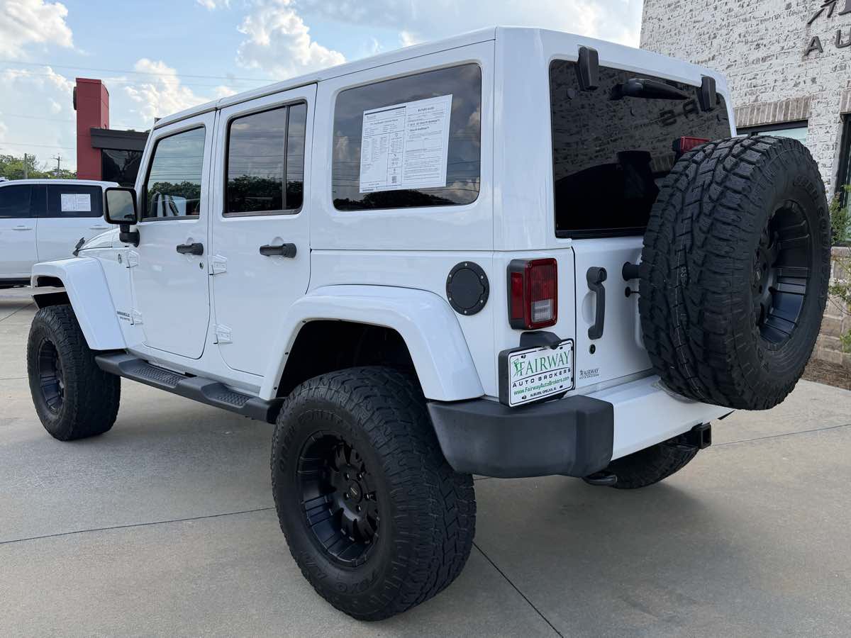 Used 2012 Jeep Wrangler Unlimited Sahara AWD/4WD image 9