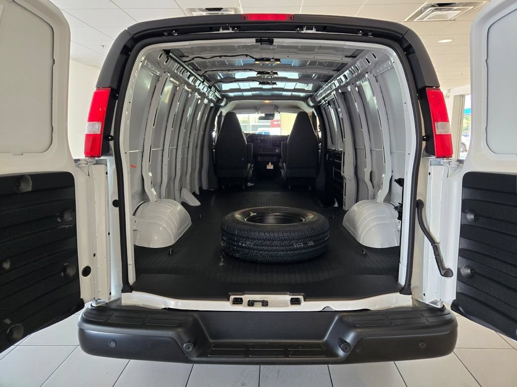 New 2026 Chevrolet Express 2500 Extended w/ Driver Convenience Package RWD image 10