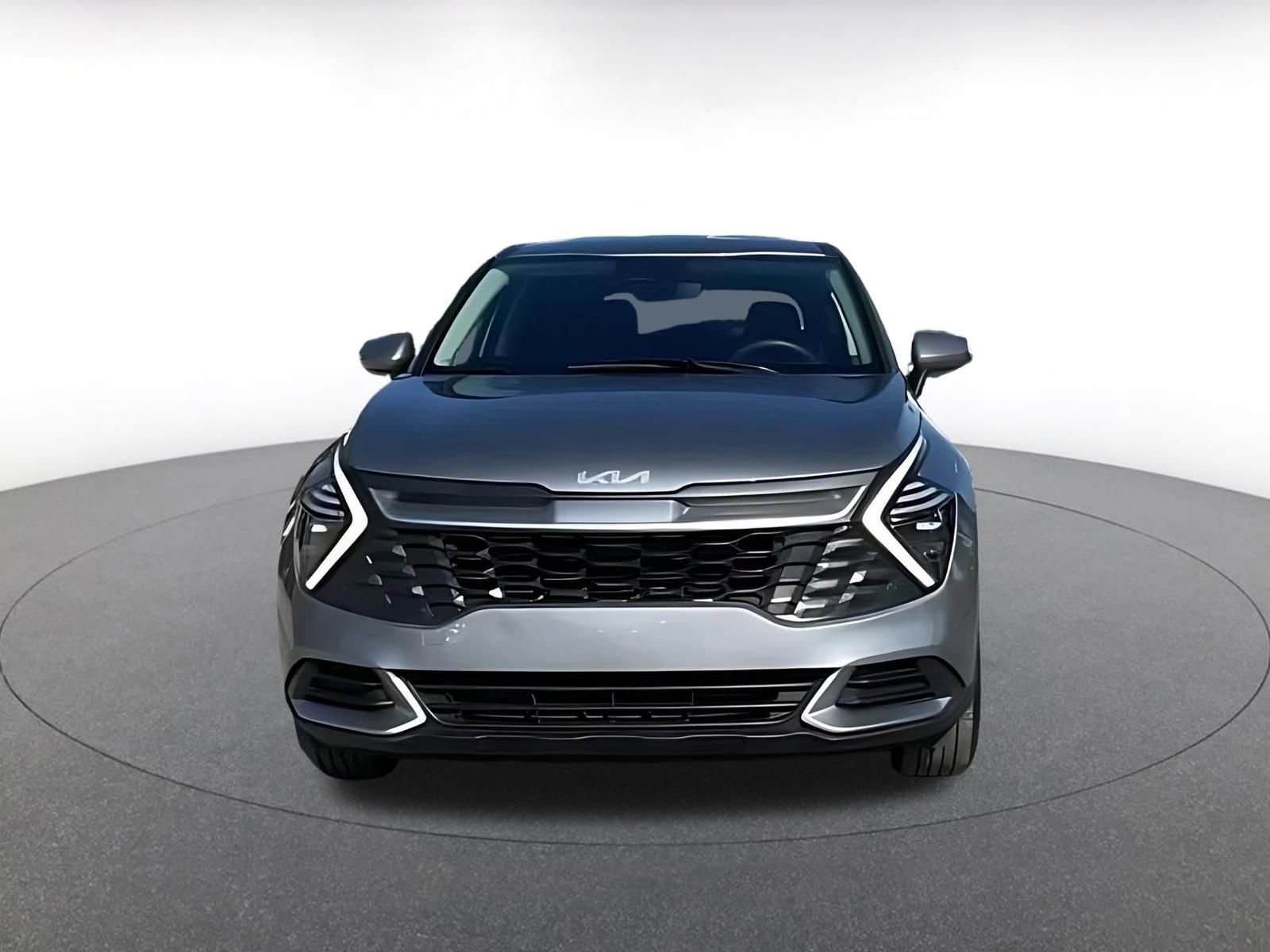 Used 2025 Kia Sportage LX image 4