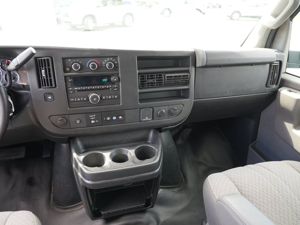 Used 2017 Chevrolet Express 2500 RWD image 22