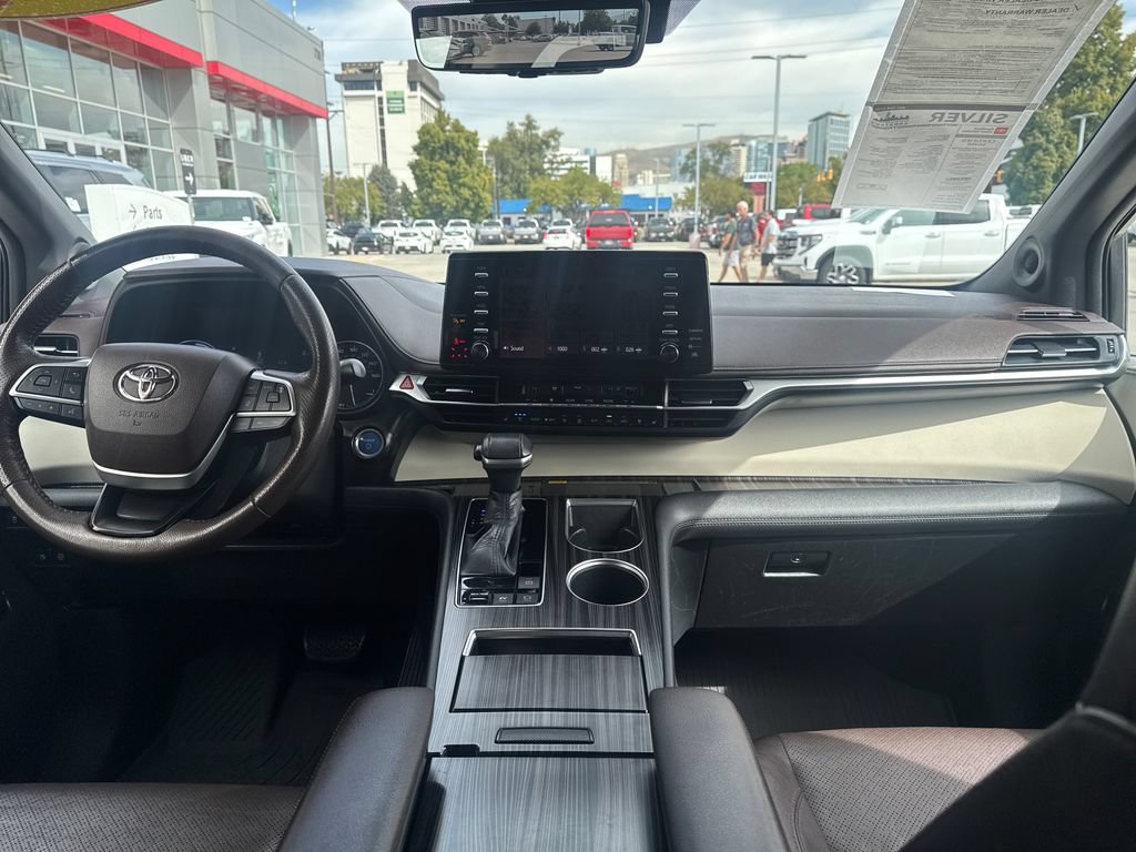 Used 2021 Toyota Sienna Platinum AWD/4WD image 13