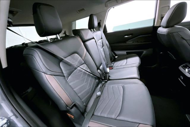 New 2025 Nissan Pathfinder Platinum w/ Lighting Package (N93) image 33