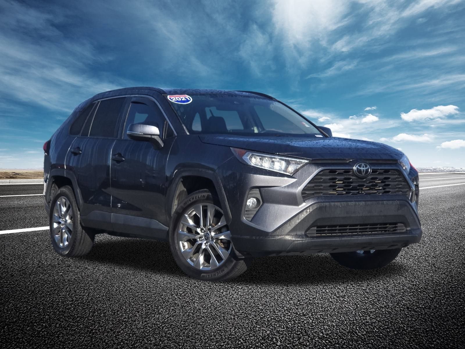 Used 2021 Toyota RAV4 XLE Premium image 2