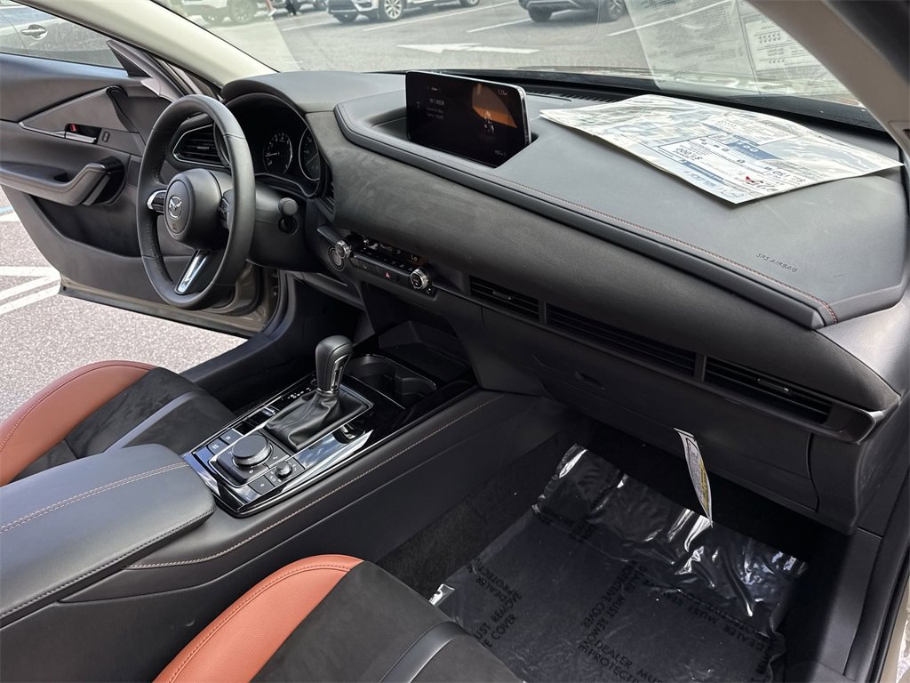 New 2024 MAZDA CX-30 Carbon image 33